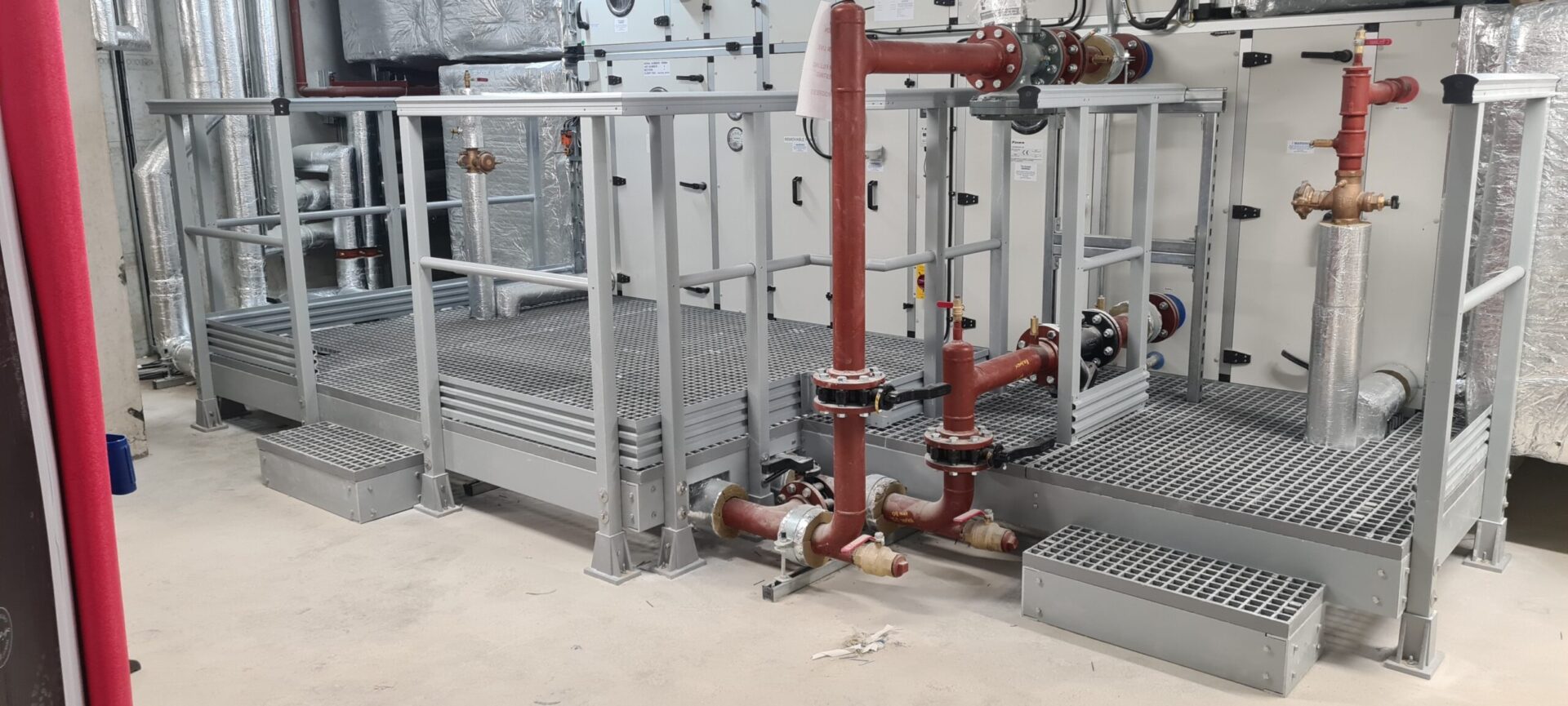 Maintenance platforms protect pipes and cables